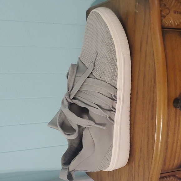 Steve Madden Lancer gray sneaker tennis shoe - Picture 4 of 10